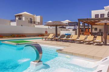 Villa for 12 People in Yaiza, Lanzarote, Photo 4