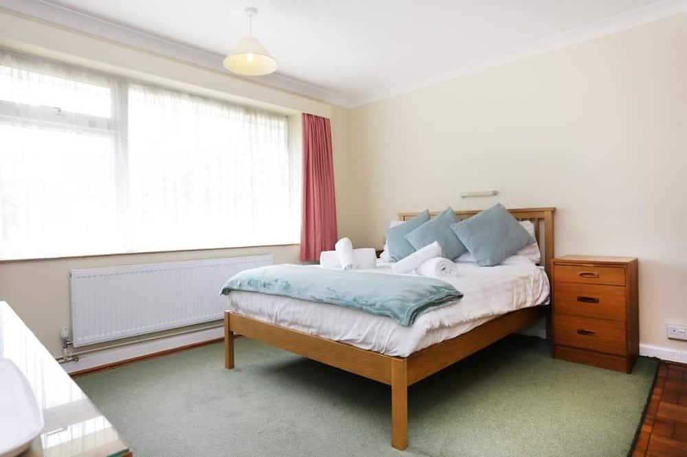 Bournecoast: Bungalow Located Near Hengistbury Head And Sandy Beaches in Bournemouth, South West England
