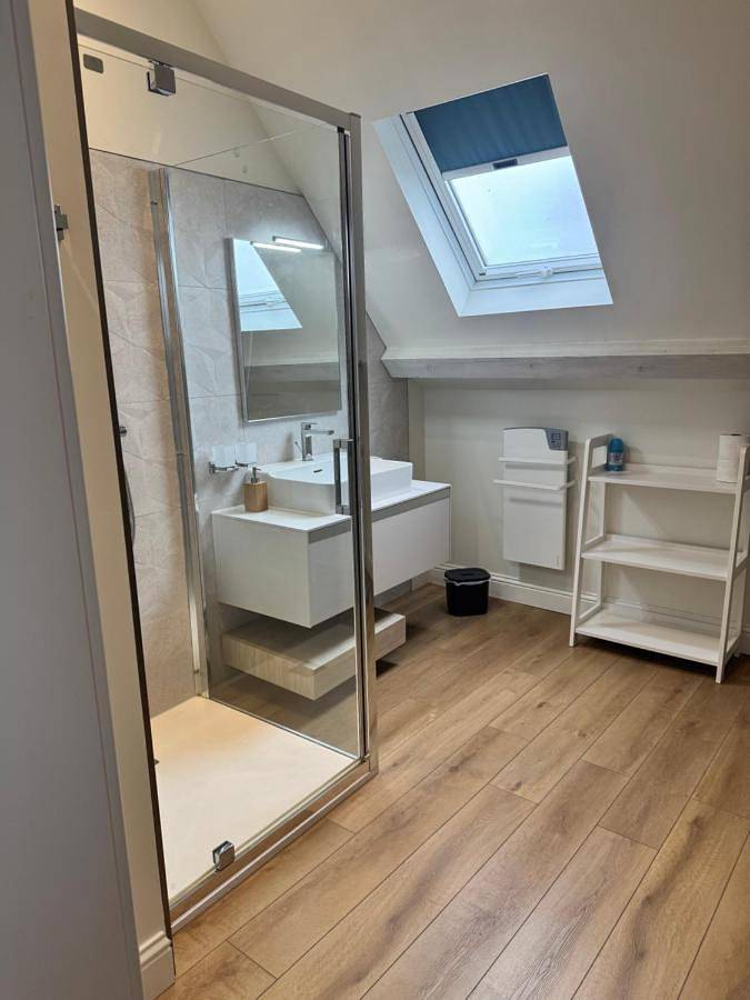 Chambre d’hôte pour 12 personnes, avec jardin et vue, adapté aux familles à Dole - 2