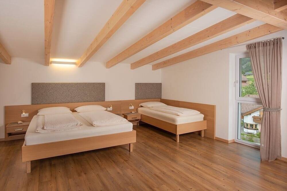 Ganze Wohnung, Traum-Ferienwohnung mit Dachterrasse & Panoramalage, Garage, Cron4 Pool & Sauna in Bruneck, Dolomiti Superski