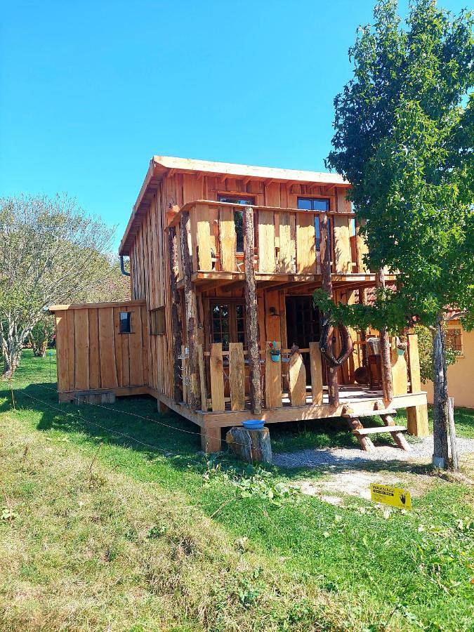 Gîte pour 4 personnes, avec Balcon et Terrasse ainsi que Jardin et Vue à Luzy