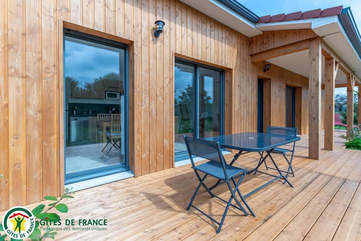 Gîte pour 4 personnes, avec Jacuzzi ainsi que Terrasse et Jardin dans La Chapelle Felcourt
