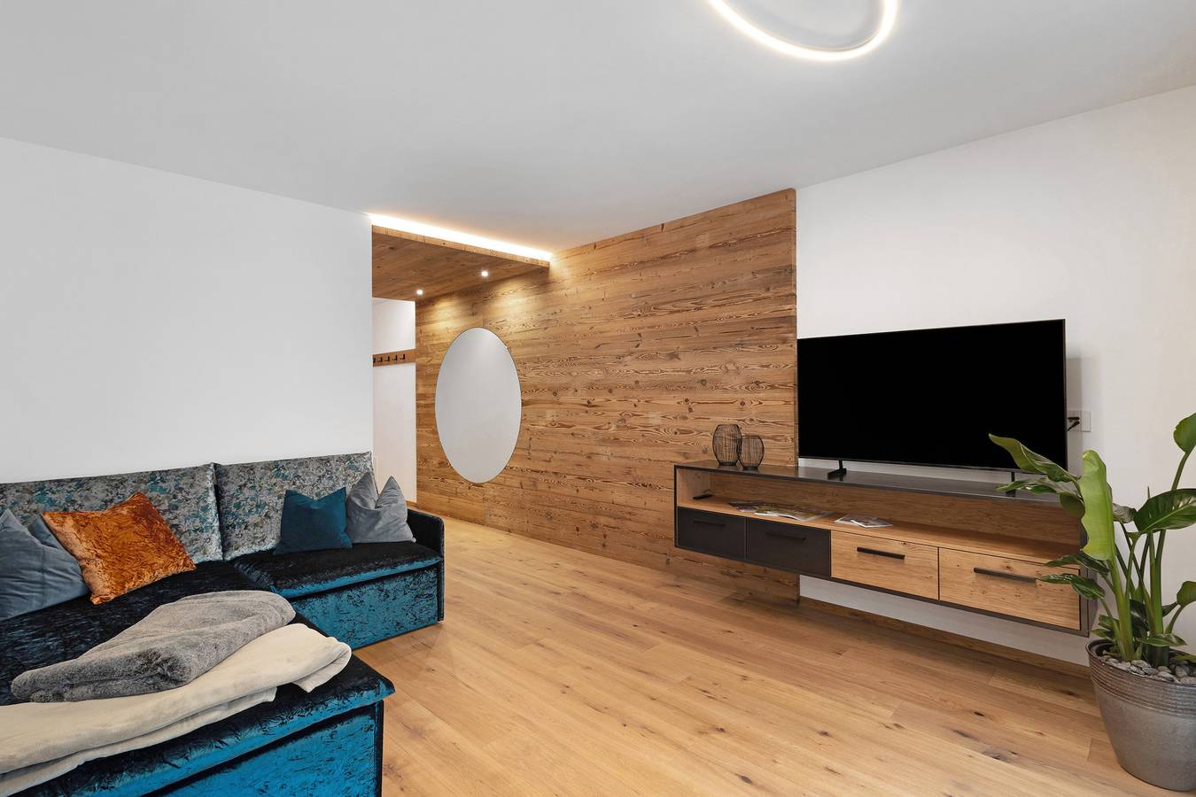 Ganze Wohnung, Ferienwohnung 'Paradeis Apartments A18' mit Bergblick, privater Terrasse und Wi-Fi in Mühlbach, Dolomiti Superski