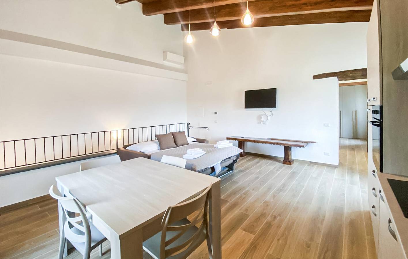 Ganze Ferienwohnung, Modernes Apartment mit WLAN, Klimaanlage, Parkplatz, Küche – 2 km bis Civita in Lubriano, Viterbo Provinz