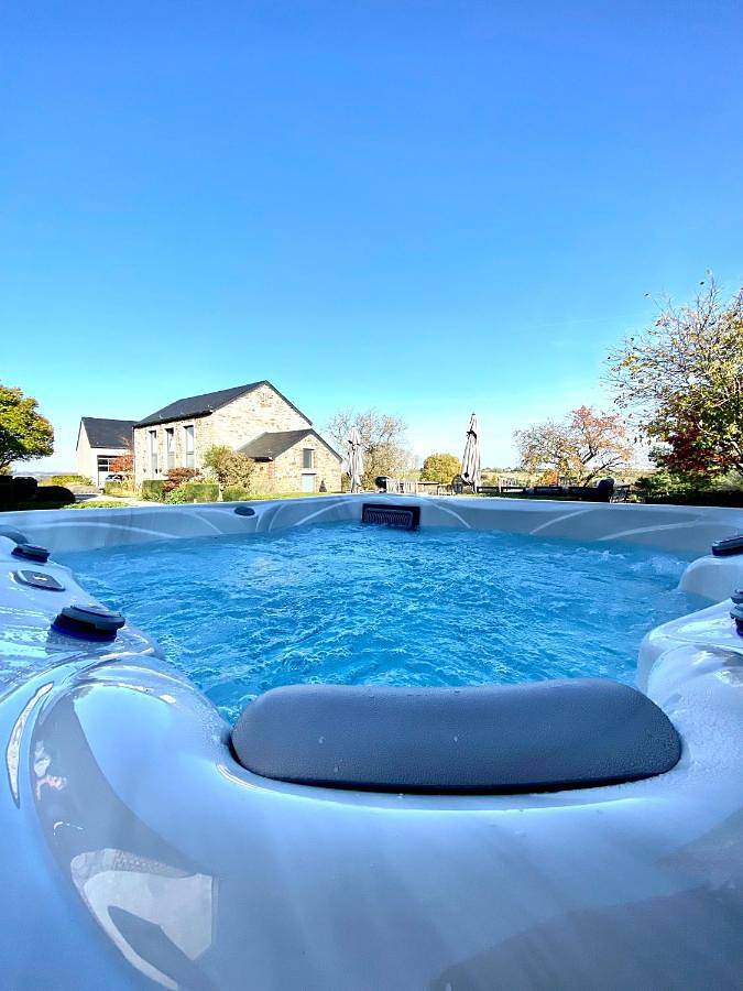 Location de vacances pour 8 personnes, avec Jacuzzi et Terrasse ainsi que Jardin et Piscine à Fosses-la-Ville - 2