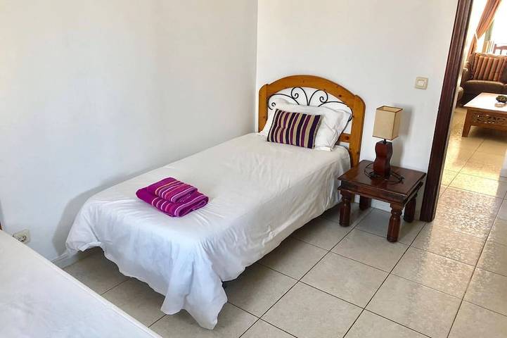 4 Bedroom, 3 Bathroom, Large Heated Pool, 20 Minute Walk to Playa Blanca Town in Playa Blanca, Yaiza