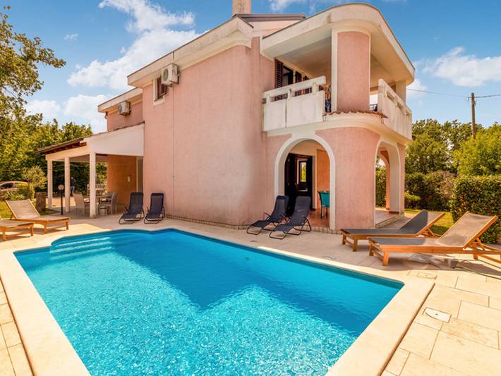 Ferienhaus für 9 Personen, mit Garten und Terrasse