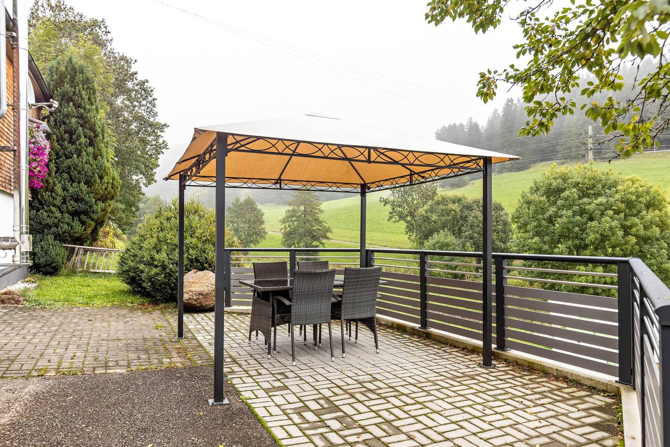 Apartamento entero, Apartamento 'En la planta baja' con terraza privada, jardín comunitario y Wi-Fi in Schwärzenbach, Titisee-Neustadt