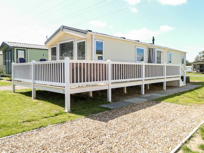 Caravan for 4 people, with Garden and Pool as well as Sauna in The Broads