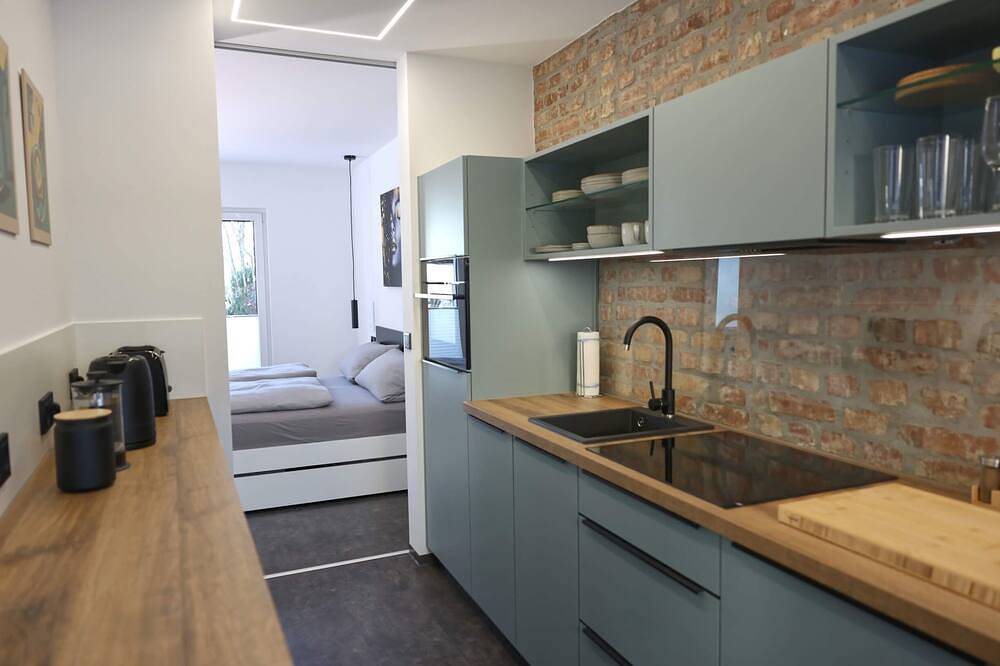 Ganze Wohnung, Moderne Ferienwohnung im Stadtzentrum Ilmenau mit Balkon und Wallbox für E-Autos in Ilmenau, Thüringer Kernland