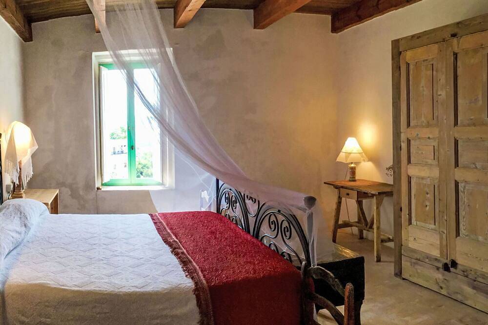 Ganze Wohnung, Schöne Wohnung für 7 Leute mit  W-Lan, Innenhof und Haustiere erlaubt in Strongoli, Golf von Tarent