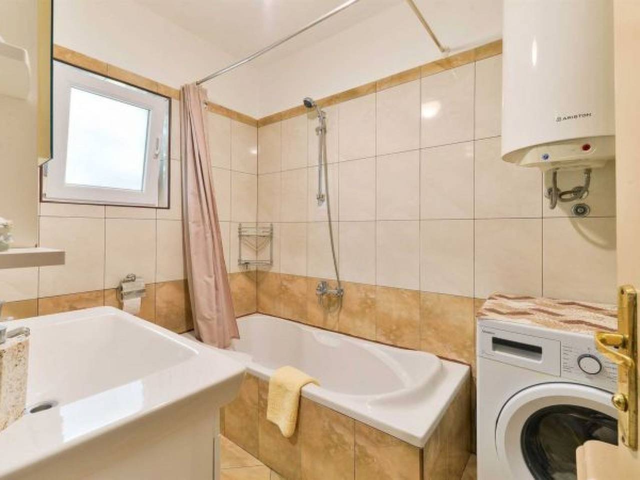 Gemütliche 2-Zimmer-Wohnung mit Terrasse, nahe dem Stadtzentrum von Benkovac in Benkovac, Grad Benkovac