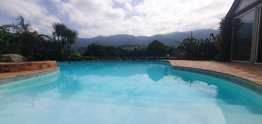 Gîte pour 8 personnes, avec jardin ainsi que jacuzzi et piscine à Buzy - 4