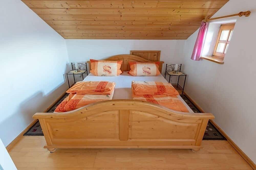 Ganze Wohnung, Ferienhaus | 80qm großes Ferienhaus für bis zu 5 Personen mit großer Terrasse in Fürstenstein, Ostbayern