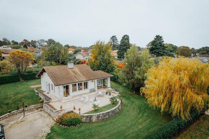 Location de vacances pour 5 personnes, avec Terrasse et Jardin ainsi que Vue sur le lac et Vue à Nernier