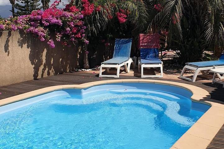 Ferme pour 4 personnes, avec jardin et terrasse en Corse-du-Sud