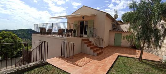 Gîte pour 3 personnes, avec jardin ainsi que piscine et terrasse dans les Alpes maritimes