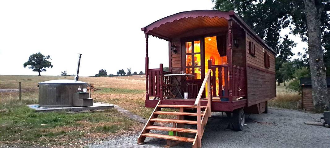 Gîte pour 3 personnes, avec Jacuzzi ainsi que Terrasse et Jardin