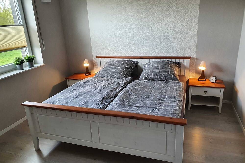 Ganze Wohnung, Ferienwohnung 2 (1 Schlafzimmer mit Dopelbett + 1 Schlafsofa) - Ferien am Idasee in Ostrhauderfehn, Oldenburger Münsterland