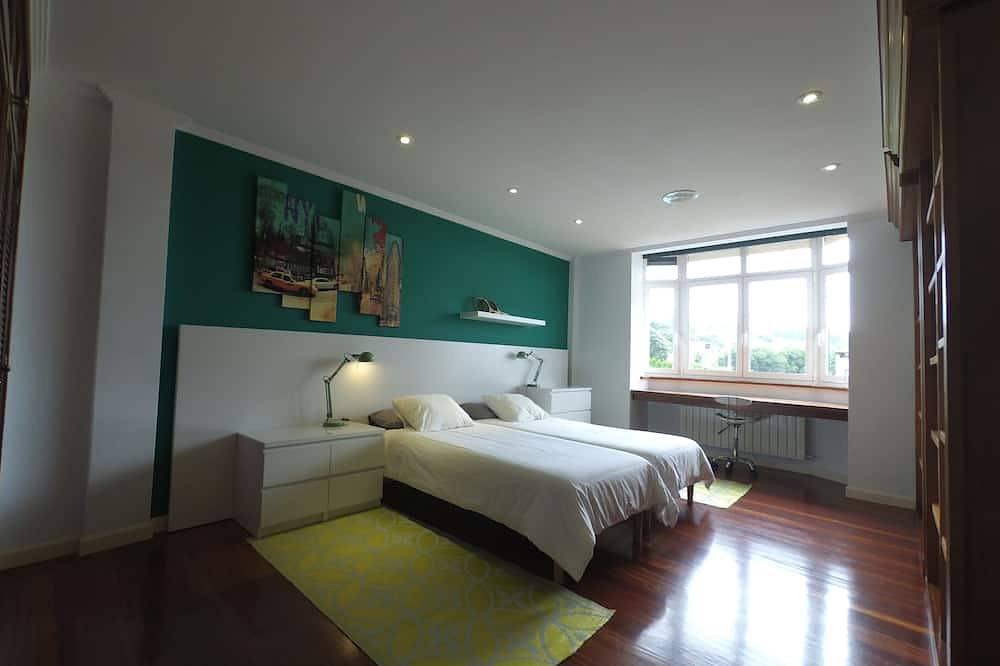 Casa Bonita Com Piscina 5 \"Do Centro Histórico Com As Melhores Vistas !! in Santiago de Compostela, Corunha (província)