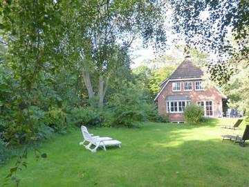 Ferienwohnung für 4 Personen, mit Ausblick und Terrasse sowie Garten in Nebel