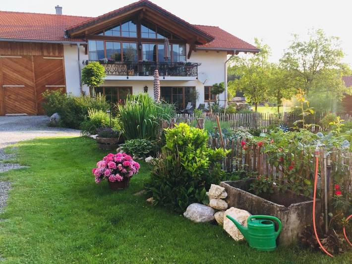 Ferienwohnung für 6 Personen, mit Balkon und Garten in Riedering