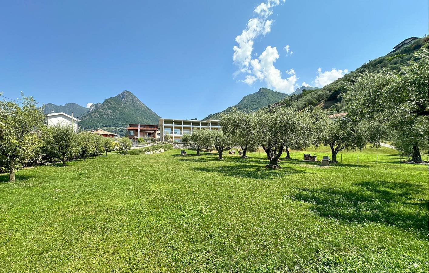 Ganze Ferienwohnung, Charmante Wohnung mit Terrasse und Garage in der Nähe des Iseosees in Marone, Gemeinde Marone