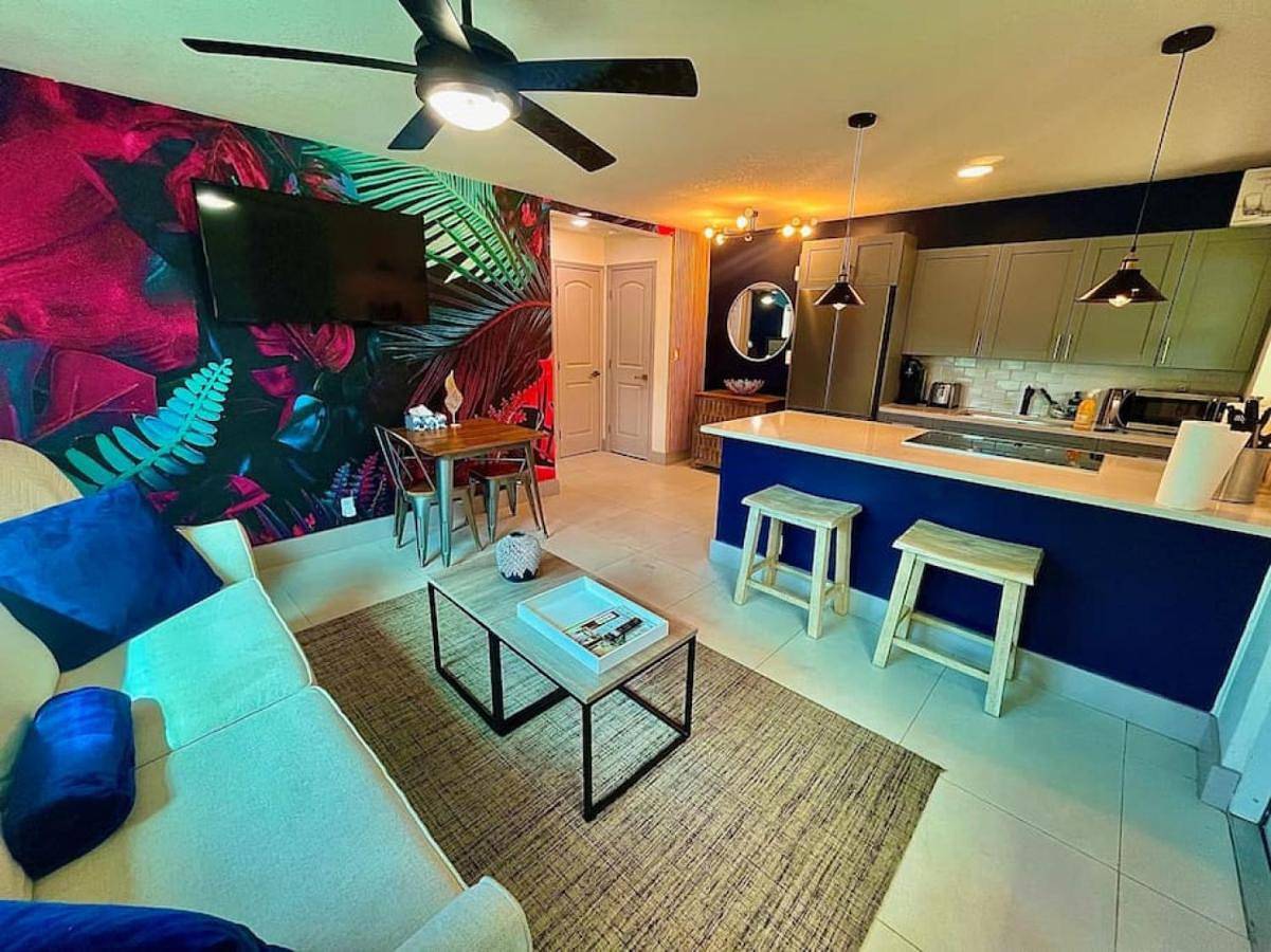 Entire apartment, Miamivice near Las Olas beach with Fire Pit in Fort Lauderdale, Broward County