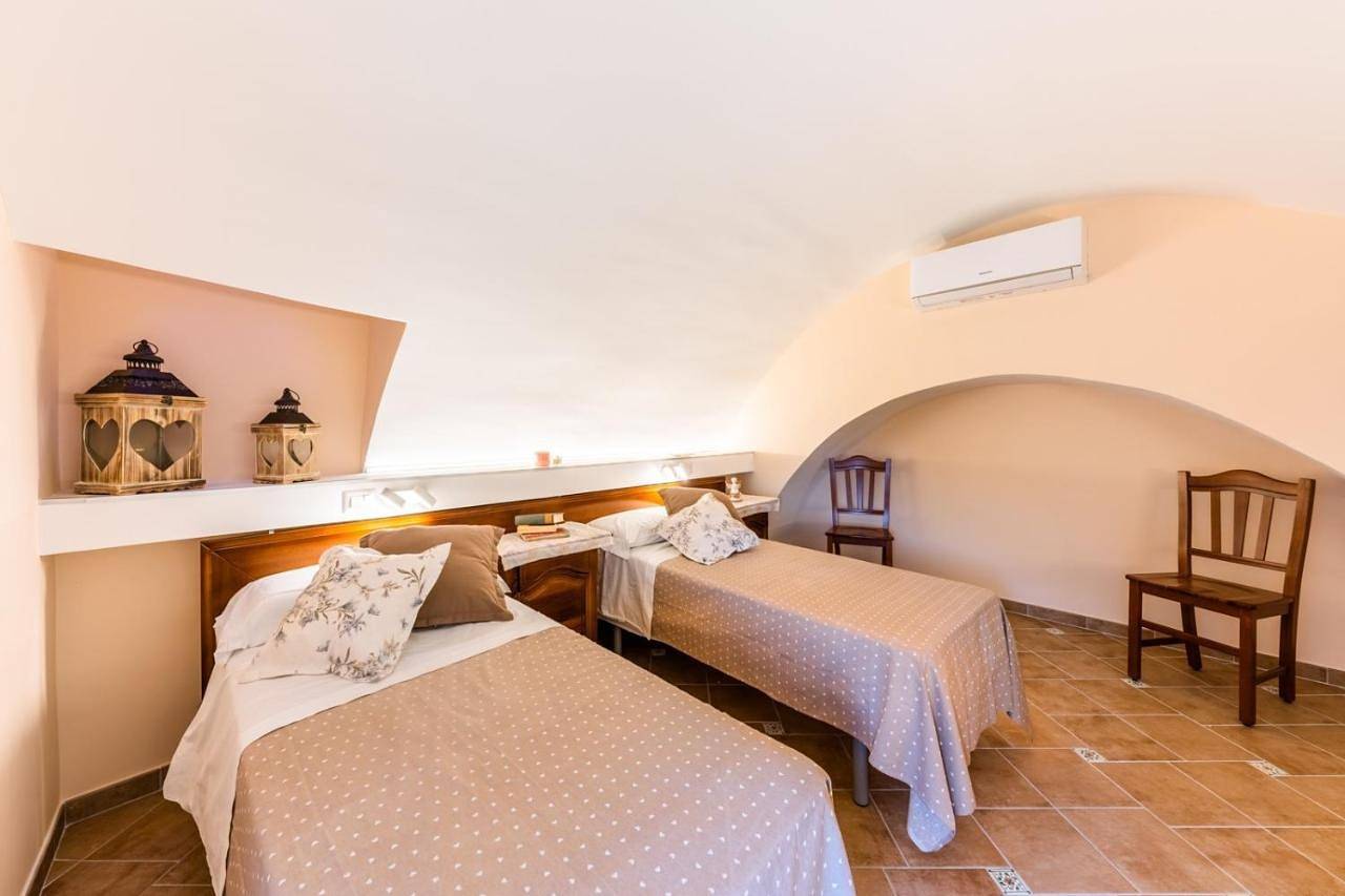 Appartamento intero, Three-Bedroom Apartment in Pontone, Scala