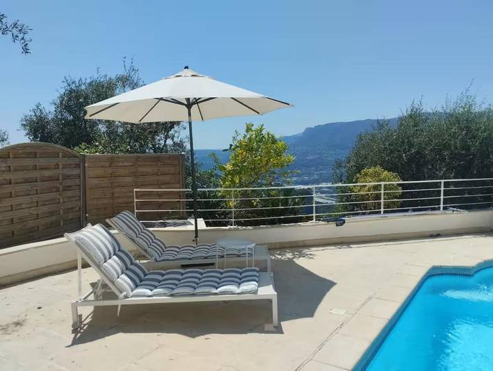 Gîte pour 2 personnes, avec piscine ainsi que vue et terrasse, animaux acceptés à Aspremont - 3