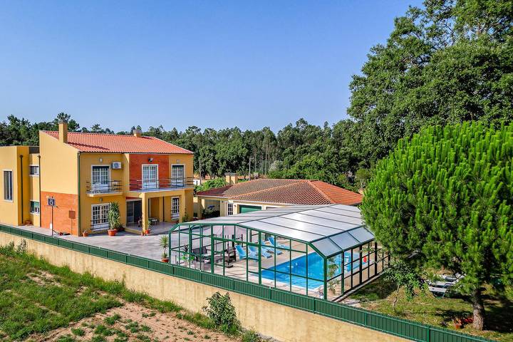 Ferienhaus für 11 Personen, mit Balkon und Garten sowie Pool - 1