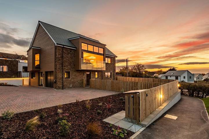 Holiday rental for 8 people, with balcony and hot tub as well as garden, with pets in Instow