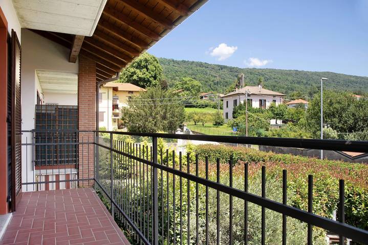 Apartamento inteiro, Apartamento "Residenza Contrada" com varanda e Wi-Fi in Cocquio-Trevisago, Varese (província)