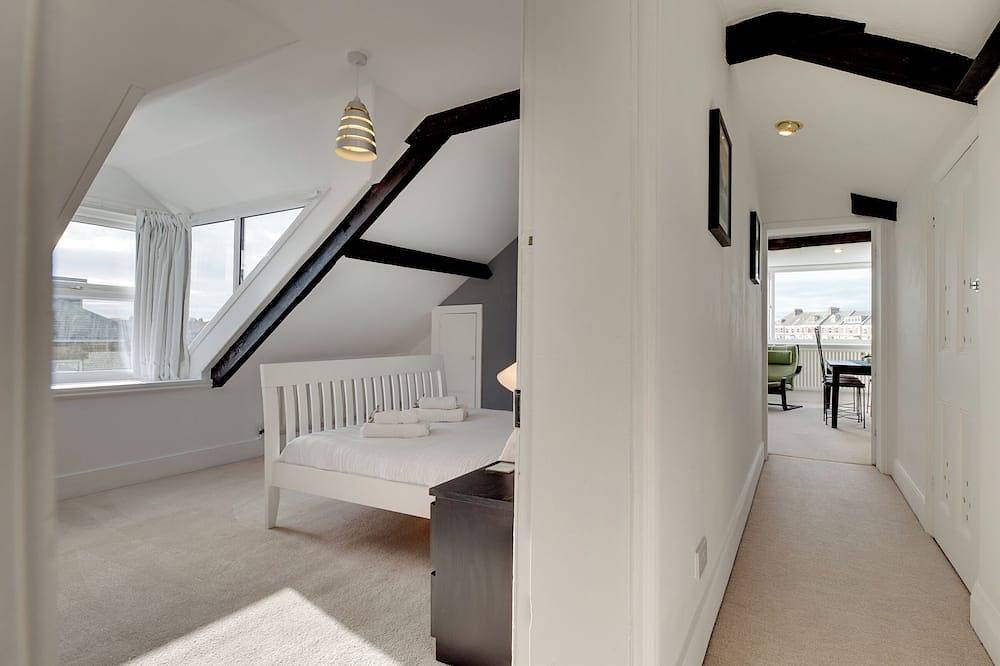 2 bedroom accommodation in Tynemouth in Tynemouth, North Tyneside