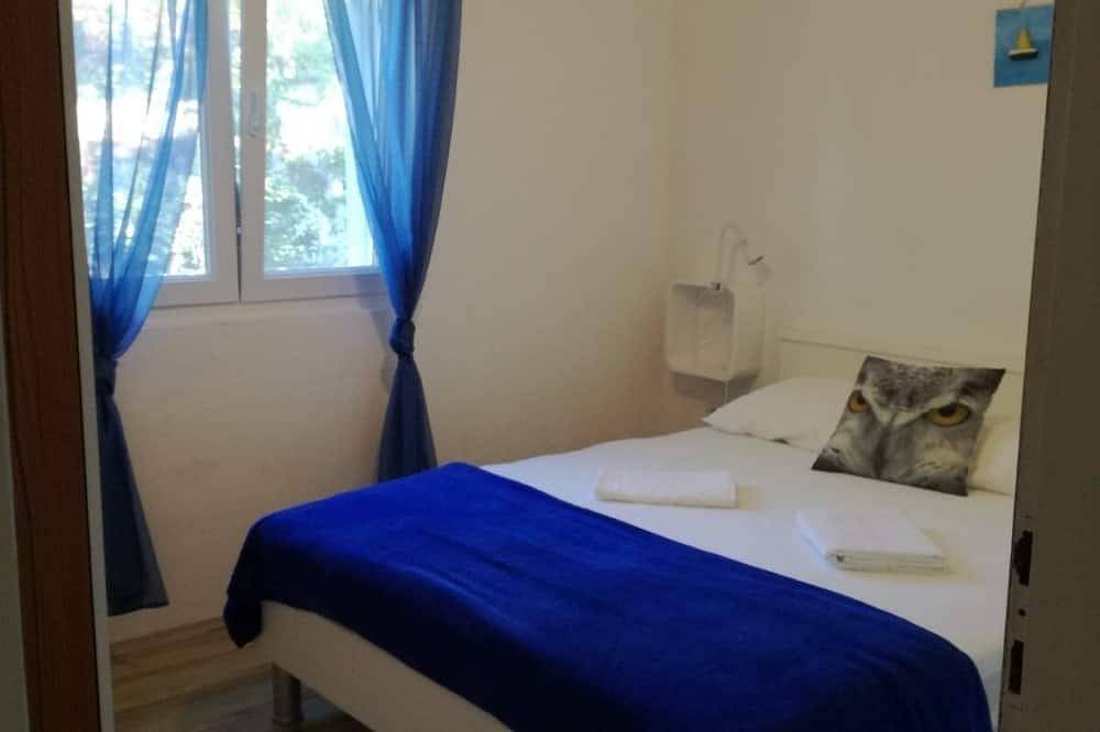 Ganze Wohnung, 3-Zimmer-Ferienwohnung am Strand Maslinica, Solta in Maslinica, Solta