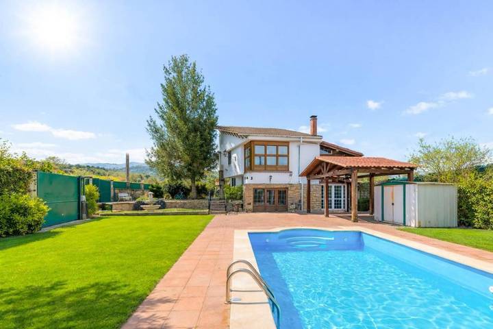 Casa rural para 14 personas, con Balcón y Terraza además de Jardín y Piscina en Ulzamaldea - 2