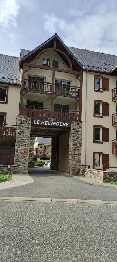 Appartement de vacances pour 4 personnes, avec Balcon et Jacuzzi ainsi que Terrasse et Piscine