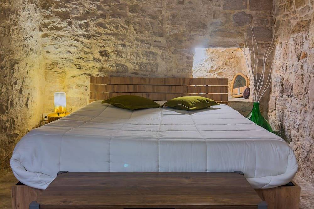 The Aura Stone Room: an oasis of charm, nestled in the heart of Corato in Puglia. in Corato, Nationalpark Alta Murgia