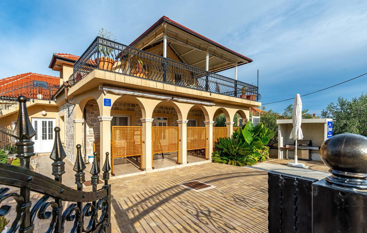 Casa vacanza per 8 persone con terrazza in Ugljan Città, Ugliano