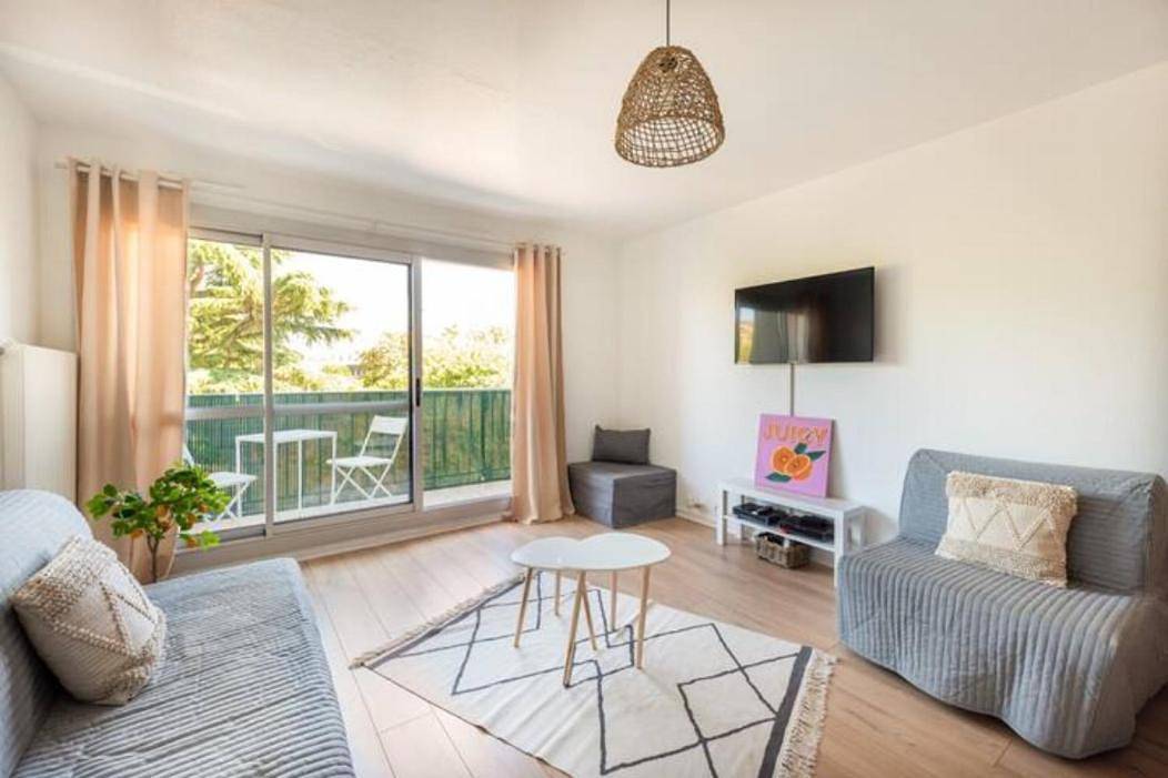 Appartement entier, Studio avec terrasse privée Parking gratuit Tram direct centre-ville in Talence, Région de Bordeaux