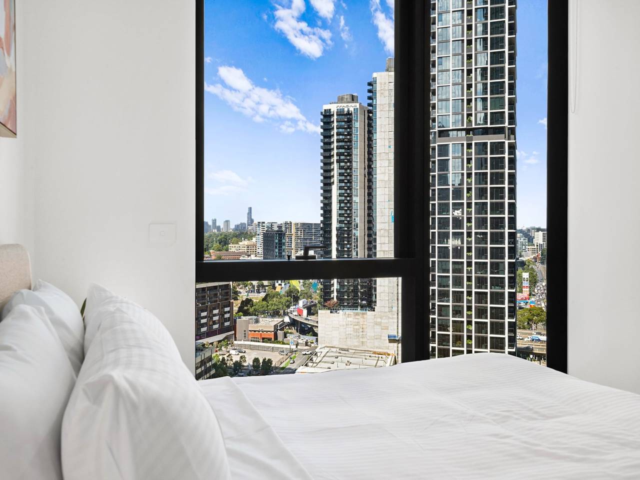 Entire apartment, Chic Apartment near Crown Casino,Pool, Gym & Views in Southbank, Melbourne