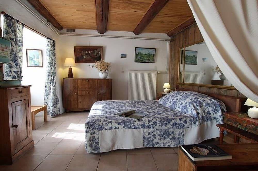 Gîte chaleureux entre festivals, nature et confort avec wifi à Jullianges in Jullianges, Parc Naturel Régional Livradois-Forez