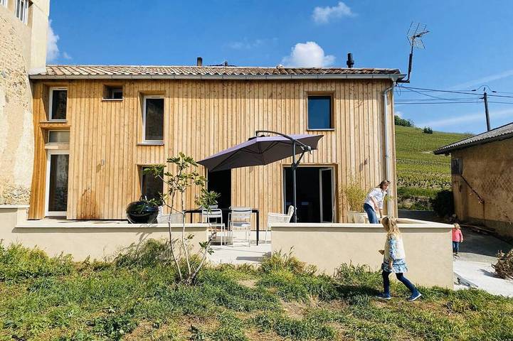 Gîte pour 6 personnes, avec jardin à Odenas