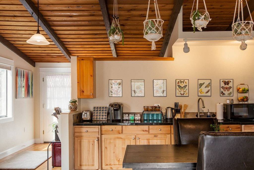 Cozy Up at a Nature Inspired Boutique Studio in the Trees - River Nearby in Bend, Mt. Bachelor