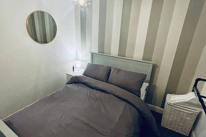 Ganze Wohnung, Modern one bed apartment next to mirfield train station free parking and Wifi in Westliches Yorkshire
