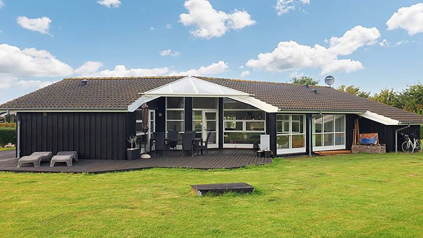 Ferienhaus für 10 Personen, mit Ausblick und Terrasse sowie Sauna, mit Haustier auf Langeland