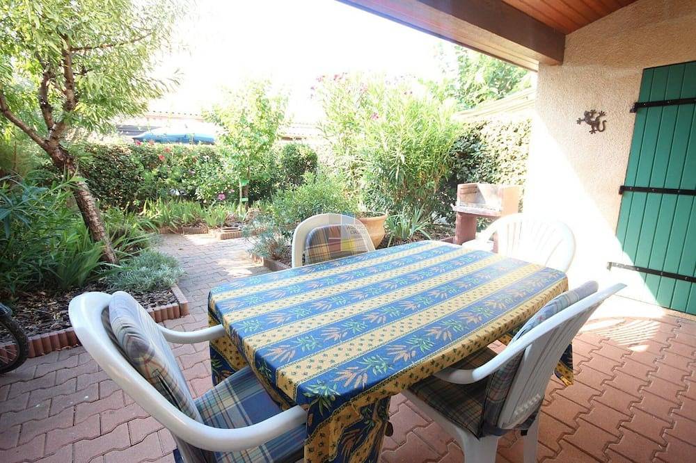 Nice corner house with garden, 2 bedrooms, secured residence Les Ondines with pool, free wifi,400... in Portiragnes Plage, Portiragnes