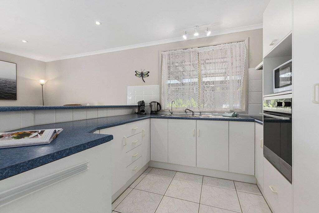 Aldinga Rose ~ Aldinga Beach - Homely Family Entertainer, 200m from the Beach ~ in Aldinga Beach, City of Onkaparinga