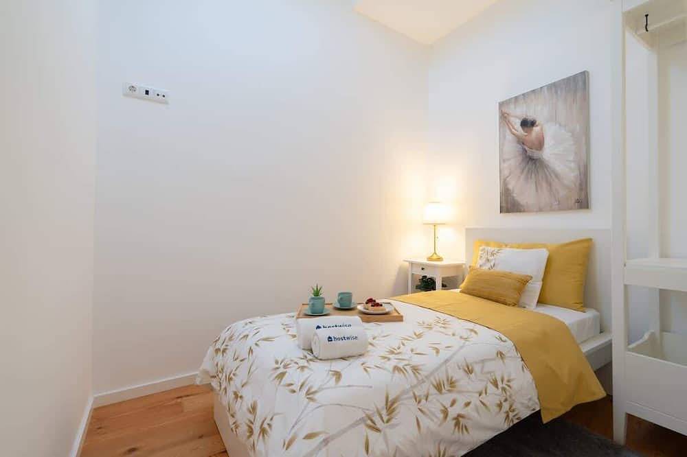 Elegant House w/ Private Terrace in Cedofeita, Porto