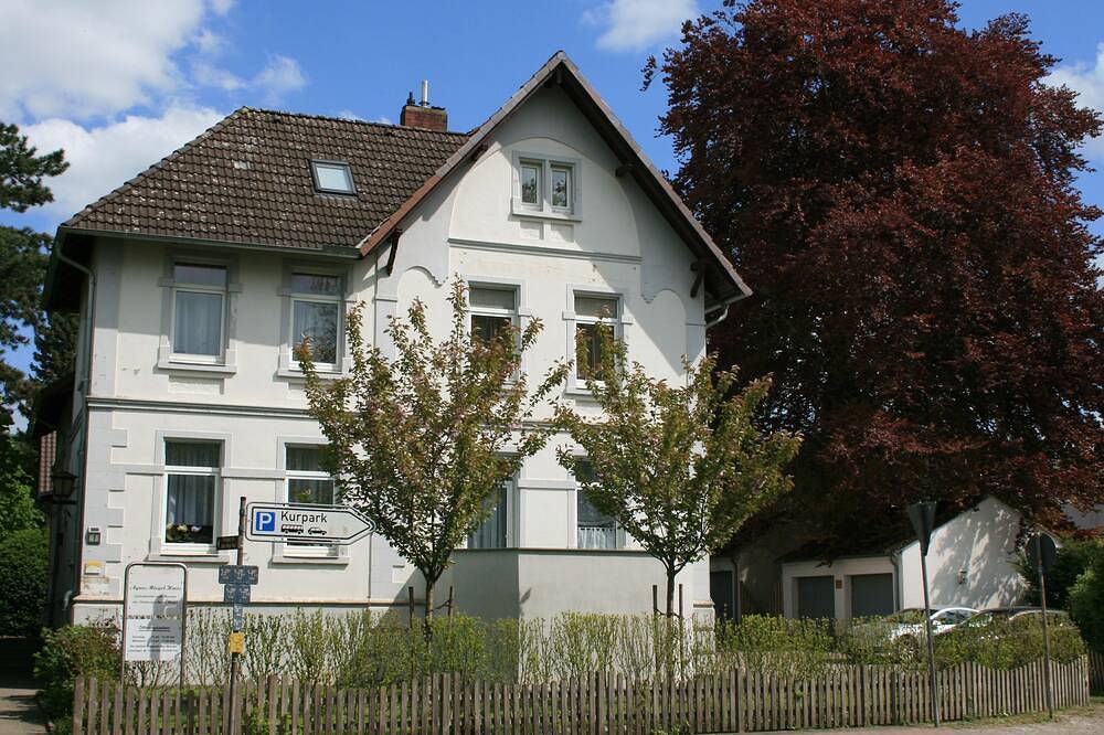 Ganze Wohnung, Apartment-Standard-Eigenes Badezimmer-Gartenblick in Bad Nenndorf, Landkreis Schaumburg
